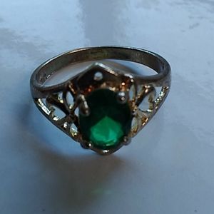 Fashion ring silver and gold green stone size 8